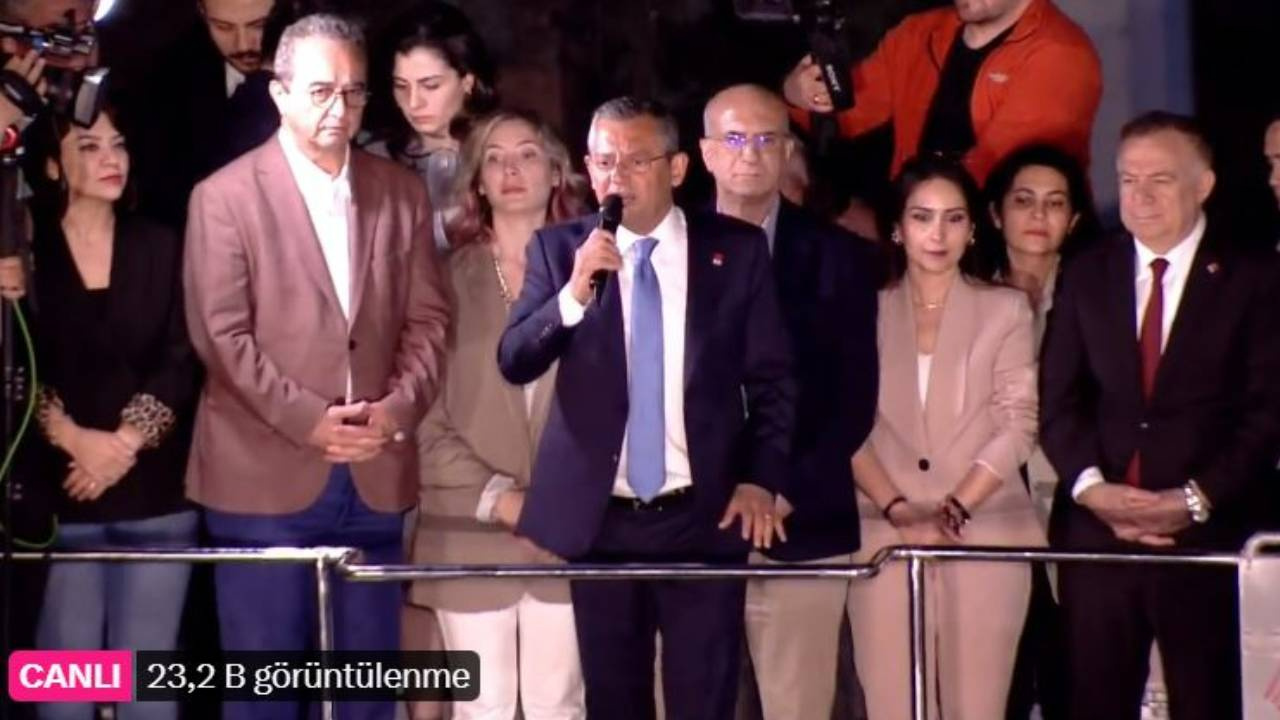CHP’de yerel seçim zaferi: Özgür Özel’den balkon konuşması