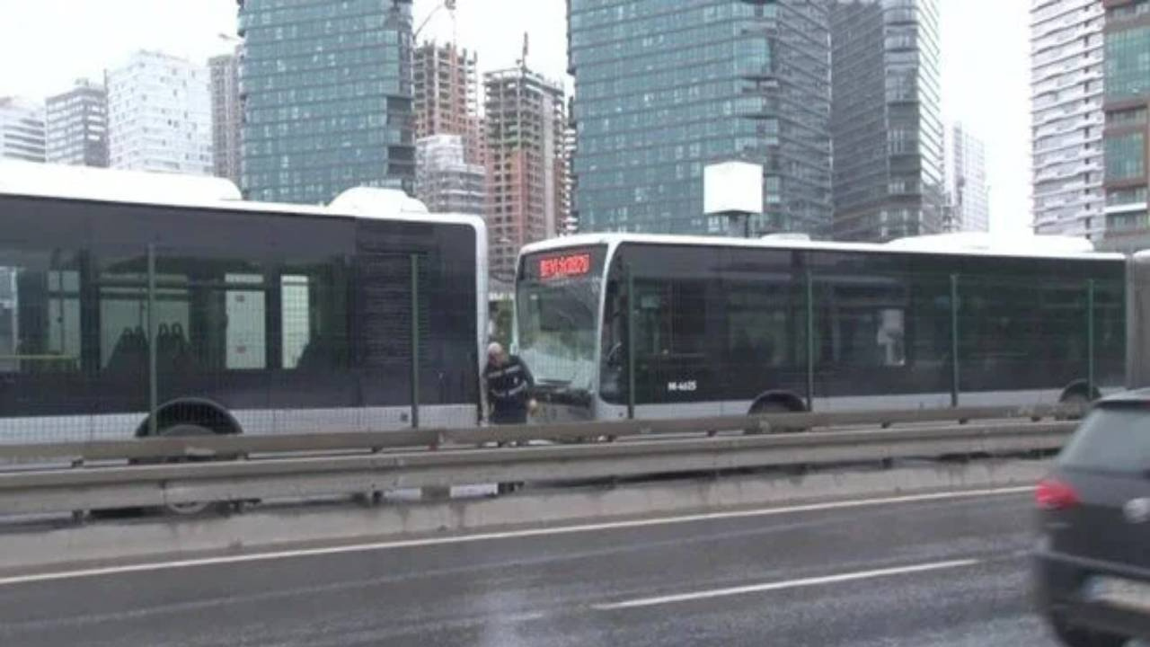 Fikirtepe’de metrobüs kazası