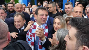 İmamoğlu’na memleketi Trabzon’da davullu zurnalı karşılama