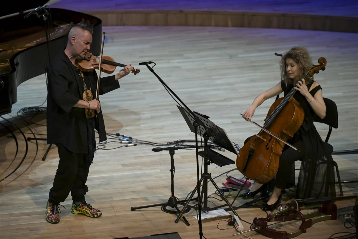 İngiliz Keman Sanatçısı Nigel Kennedy Başkentli Müzikseverlerle Buluştu