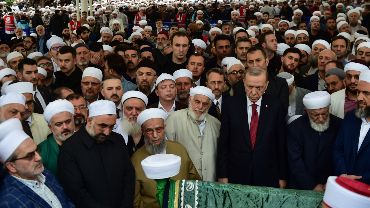 İsmailağa Cemaati lideri Hasan Kılıç son yolculuğuna uğurlandı! Törene Cumhurbaşkanı Erdoğan da katıldı