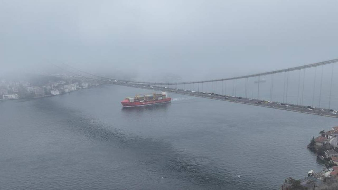 İstanbul Boğazı’nda gemi trafiği askıya alındı