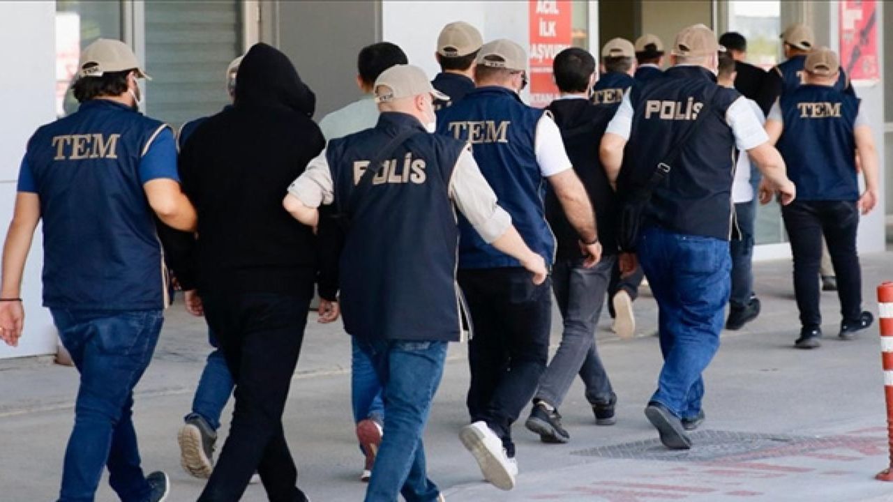 İstanbul’da FETÖ operasyonlarında eski askeri öğrenci olduğu tespit edilen 13 kişi yakalandı