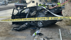 İzmir’de otomobil takla attı: 1 kişi öldü, 2 kişi yaralandı