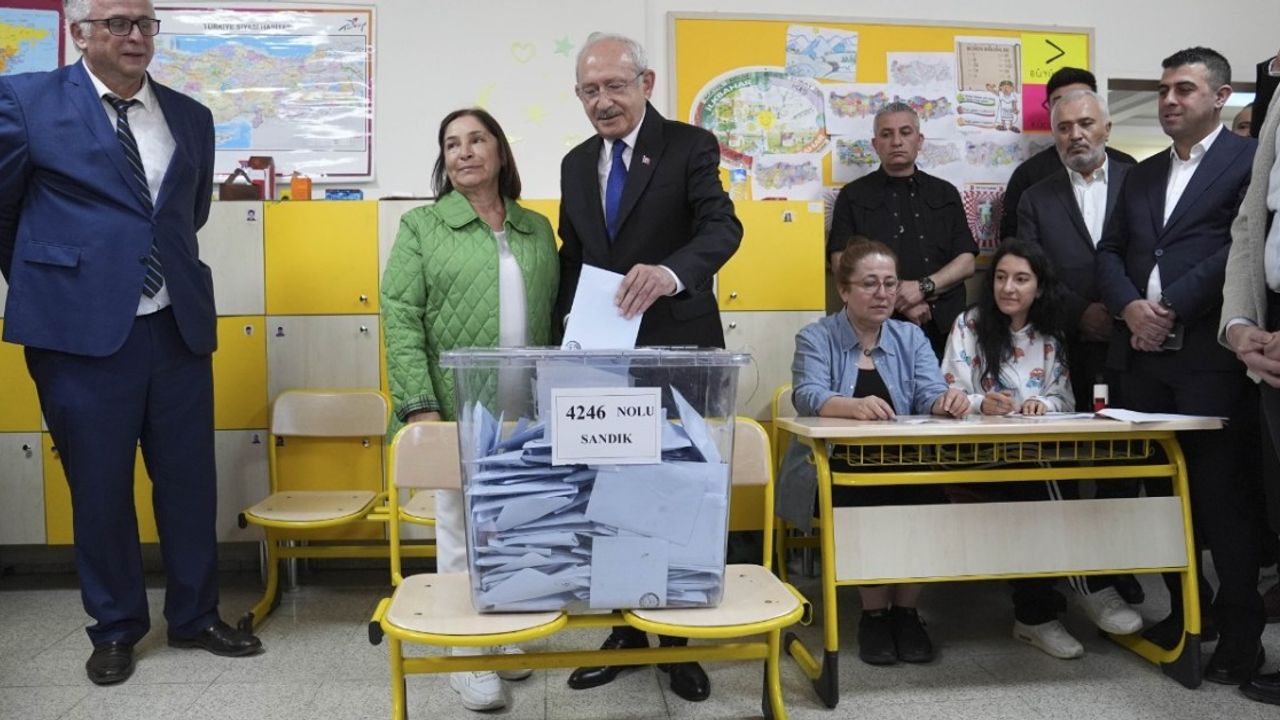 Kemal Kılıçdaroğlu ve eşi Selvi Kılıçdaroğlu oyunu kullandı