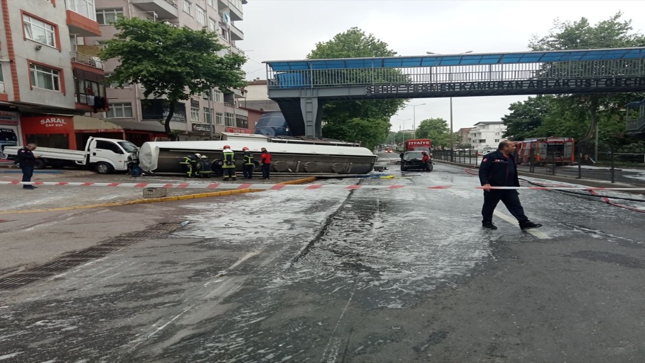 Kocaeli’de akaryakıt yüklü tanker devrildi: Patlama riski var