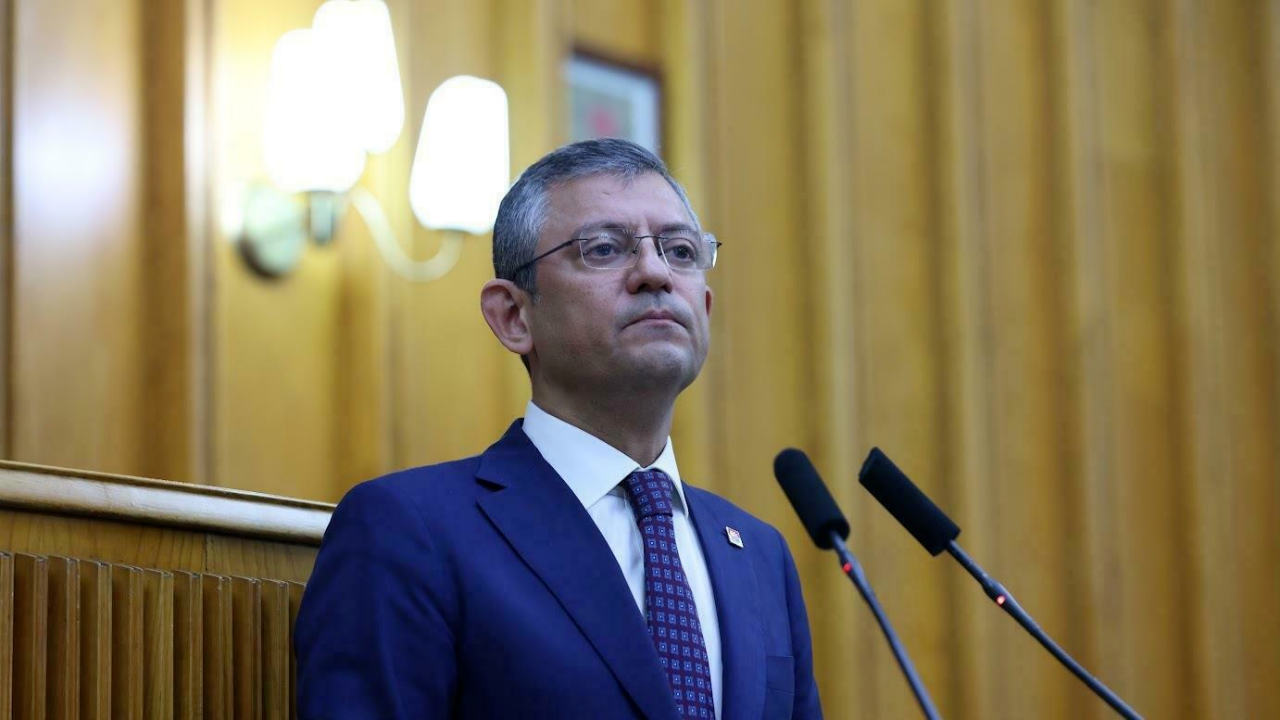 Özel’den Kepez Belediye Başkanı’nın tutuklanmasına tepki: Sırf partilimiz diye başkanımızı günah keçisi ilan edemezsiniz