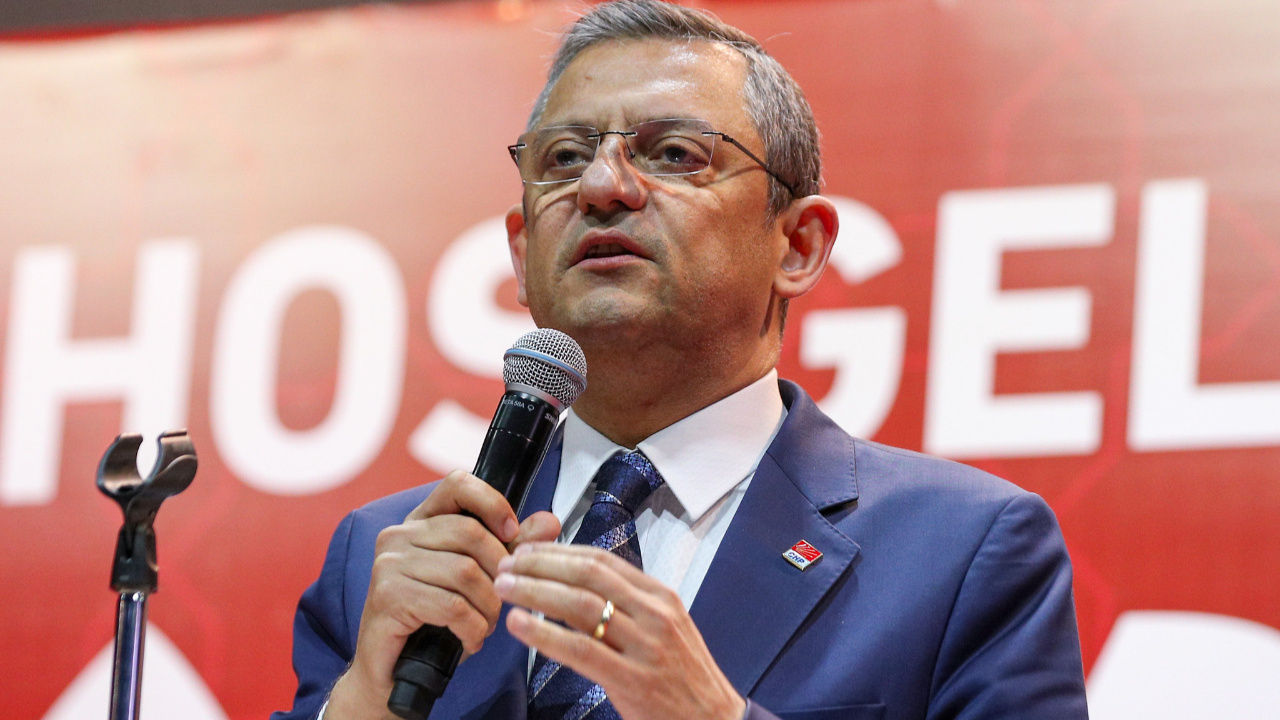 CHP’nin bayram ziyaretinde Yeniden Refah’tan Özel övgüsü: “Özgür Bey tam devlet adamı beyanatı veriyor, işte böyle olur”