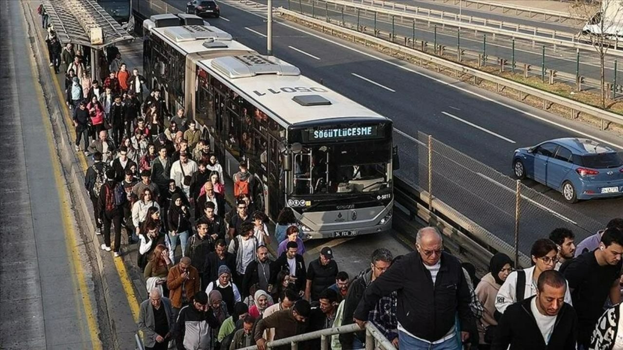 Resmi Gazete’de yayımlandı: 1 Mayıs ve 19 Mayıs’ta üç ilde raylı sistemlerde ulaşım ücretsiz