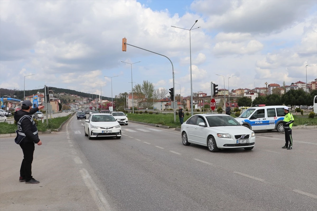 Ramazan Bayramı tatilinin son günlerinde Samsun-Ankara kara yolunda yoğunluk yaşanıyor