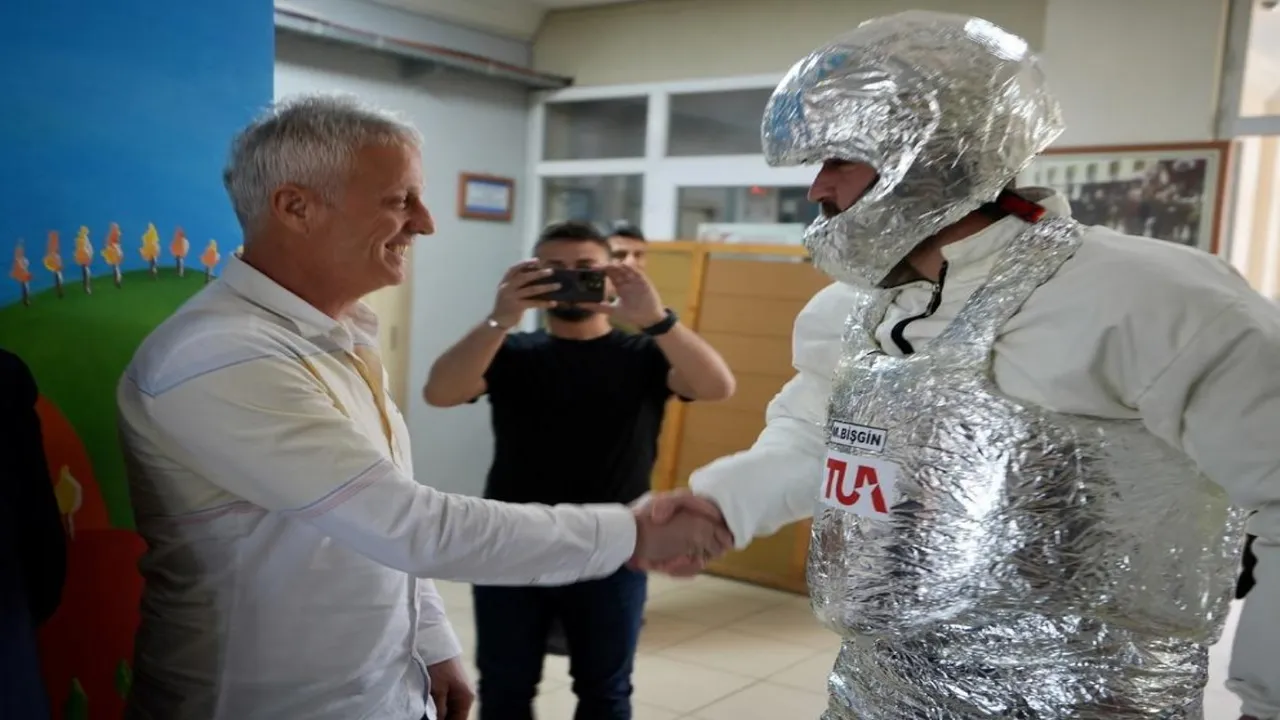 Sandık başında renkli görüntüler ve ilginç anlar yaşandı