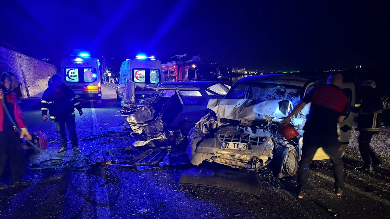 Şanlıurfa’da feci kazada pes dedirten anlar: Aracın üzerine çıkıp zıpladı! 1 ölü, 2’si ağır 5 yaralı