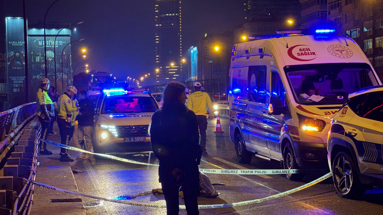 Şişli’de feci kaza! Bariyerlere çarptıktan sonra devrilen motosikletin sürücüsü öldü