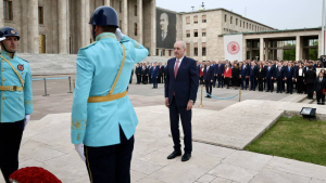 TBMM’de Atatürk Anıtı’nda tören düzenlendi