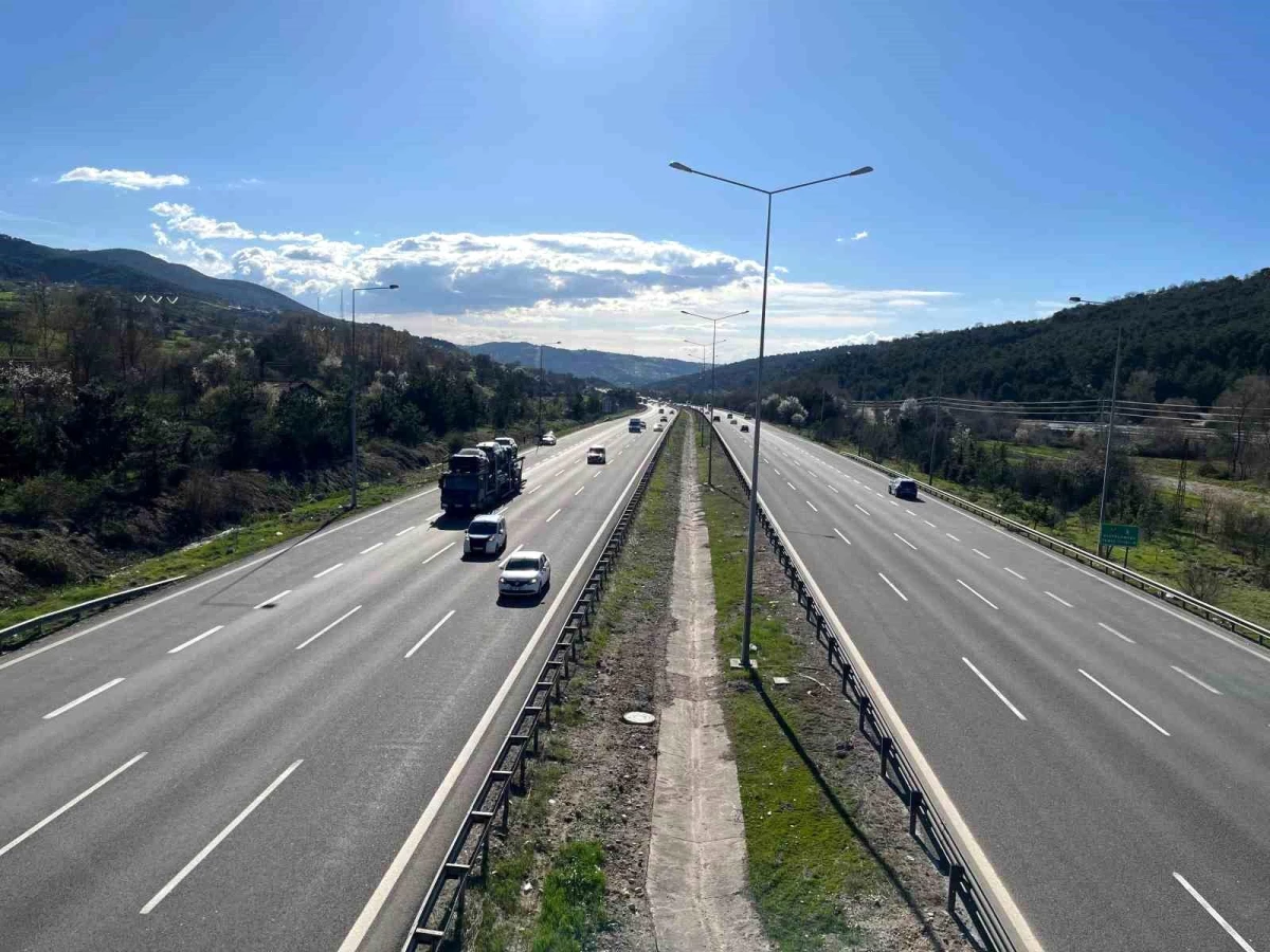 TEM Otoyolu Bolu Dağı Tüneli’nde Bayram Tatili Trafik Akıcı