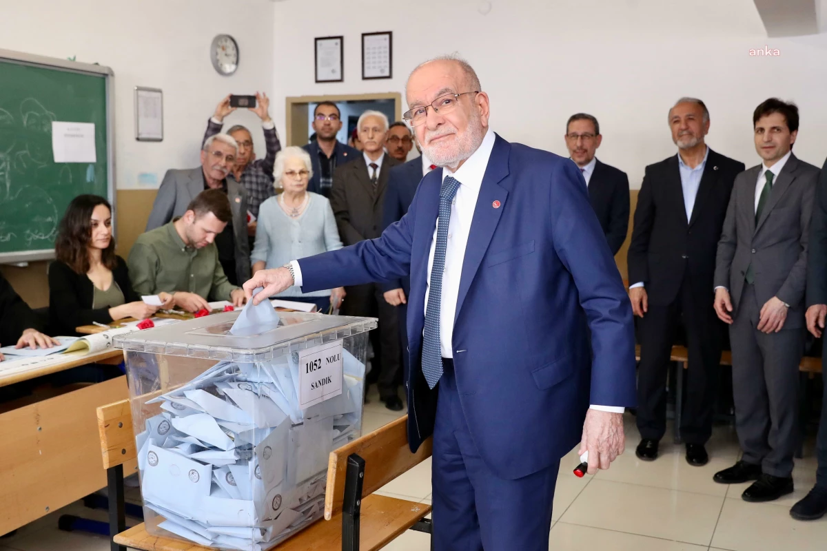 Saadet Partisi Genel Başkanı Temel Karamollaoğlu Oyunu Kullandı