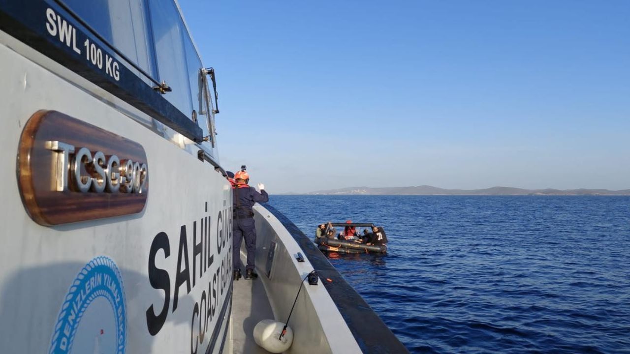 Yunanistan’ın geri ittiği göçmenler sahil güvenlik tarafından kurtarıldı