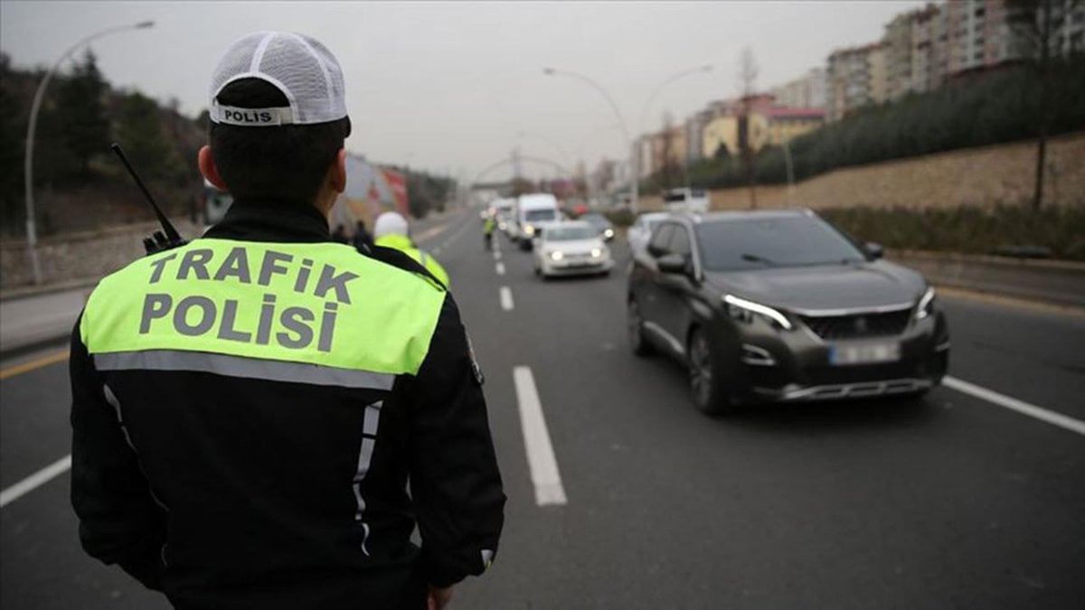 Sürücü koltuğunda oturanlar dikkat: Ansızın 6 bin 440 TL ceza ödeyebilirsiniz! Trafik polisleri bunu asla affetmiyor