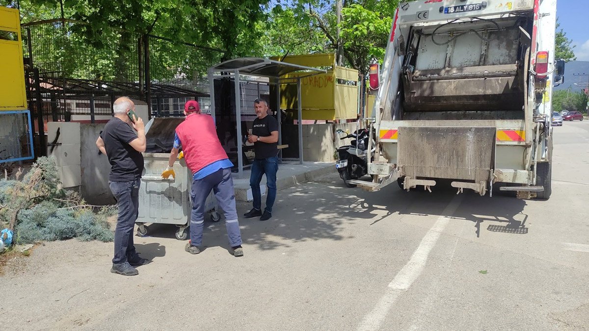 Başı kesilip derisi yüzülmüş! Çöpten parçalanmış ayı çıktı