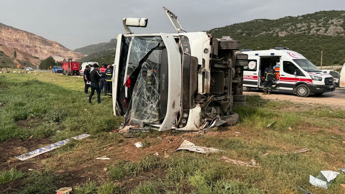 Gaziantep’te can pazarı! Yolcu midibüsü devrildi: Astsubay hayatını kaybetti, çok sayıda kişi yaralandı