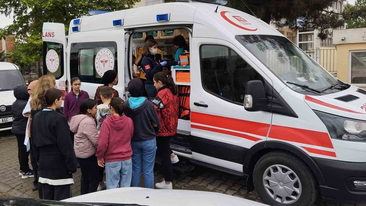 Biber gazı şoku: 25 öğrenci hastaneye kaldırıldı