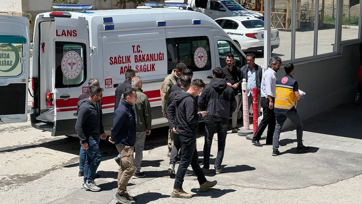 Van’da askeri araç devrildi: 6’sı ağır 11 asker yaralı