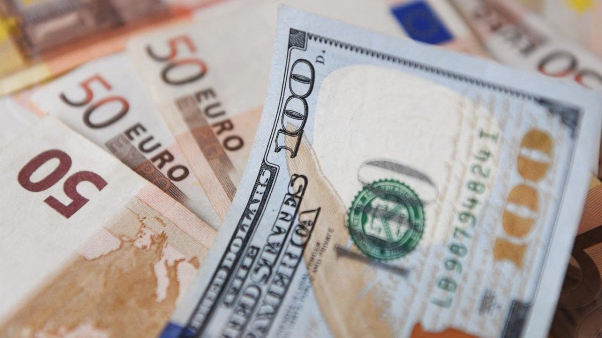 Dolar ve Euro’da çarpıcı seyir: Yatırımcı ve vatandaş nefesini tuttu! (22 Mayıs 2024 dolar – Euro fiyatları)