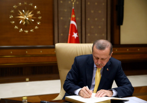 Resmi Gazete’de yayımlandı! Cumhurbaşkanı Erdoğan’dan gece yarısı flaş kararlar