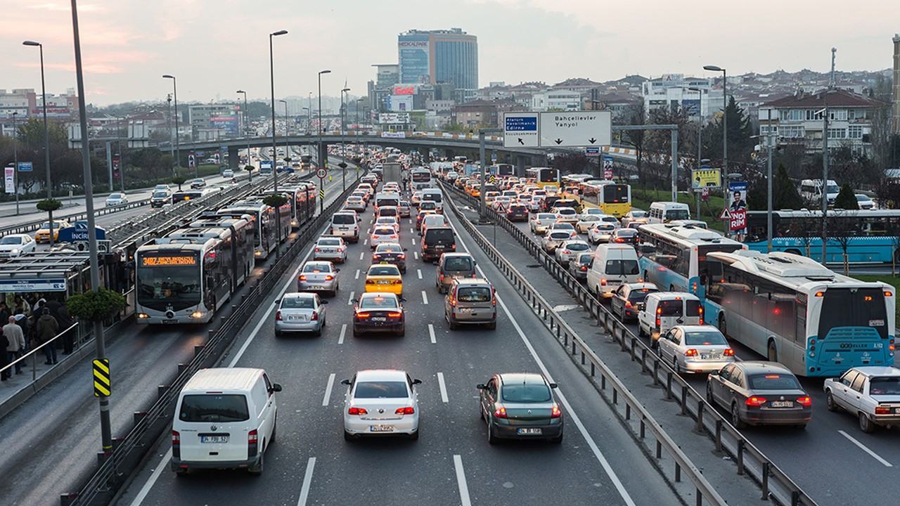 Araç sahiplerini ilgilendiriyor: Trafik sigortasında köklü değişiklikler yolda!