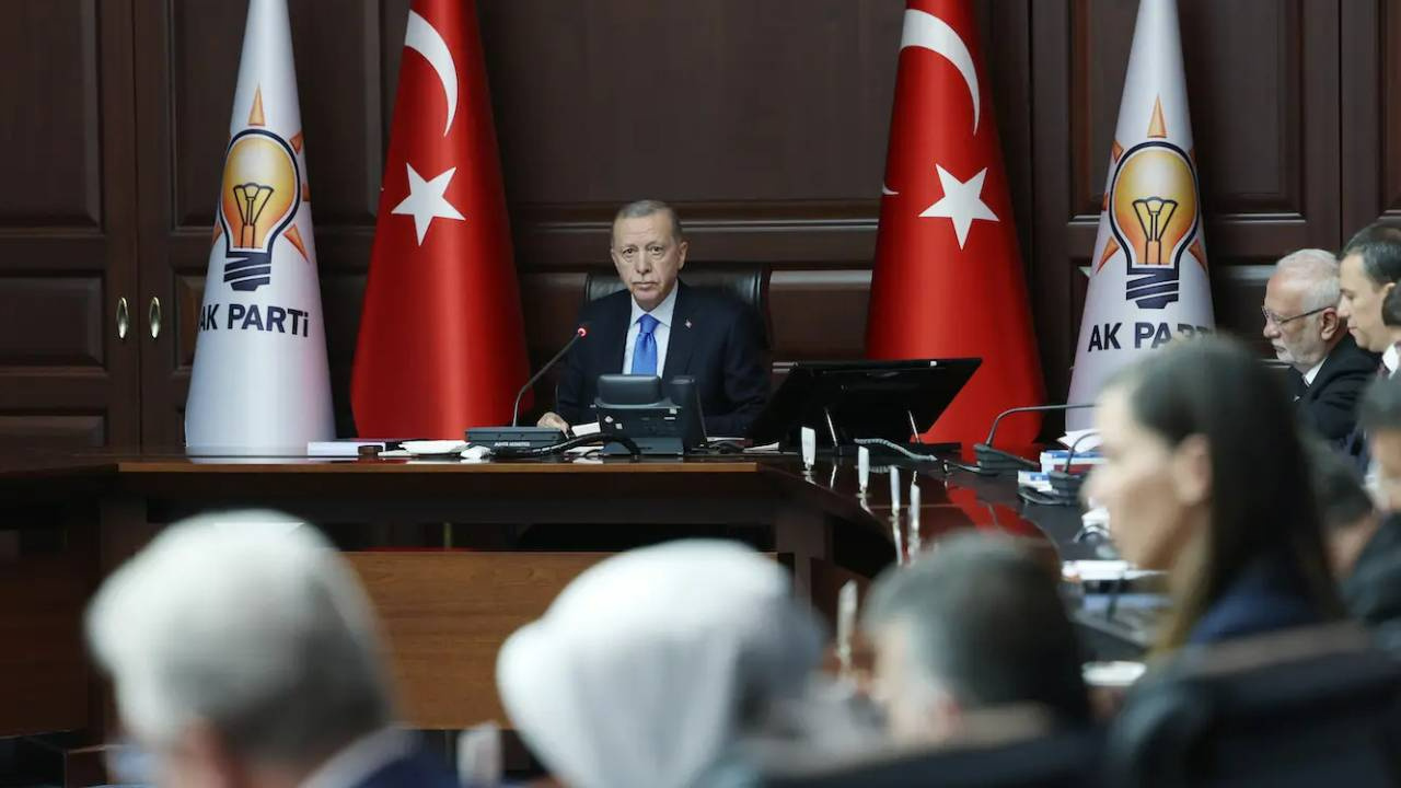 AKP’de MYK üyelerinde değişim gündemde: Erdoğan’dan kongreleri başlatma talimatı