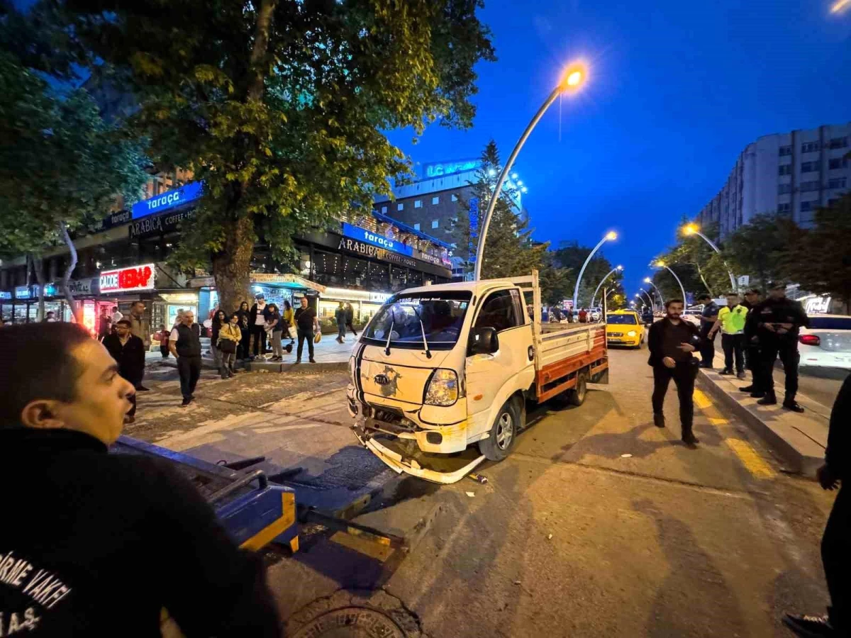 Ankara’da kamyonet 11 araca çarptı