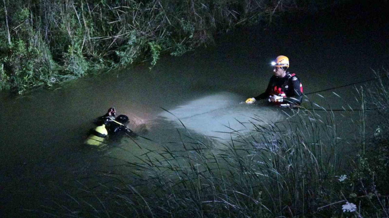 Antalya’da otomobil dereye uçtu: 1’i çocuk 2 kişi kayıp