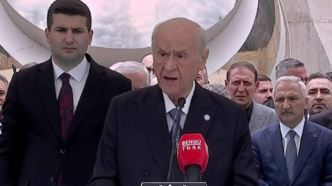 Bahçeli, Sinan Ateş cinayetinde adı geçen ismi yanına alıp muhalif medyayı hedef aldı: NOW, Halk TV ve Sözcü, hepinizle hesaplaşacağız!