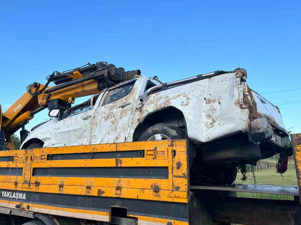 Polatlı-Ankara yolunda pikap dereye uçtu: 1 ölü, 3 yaralı