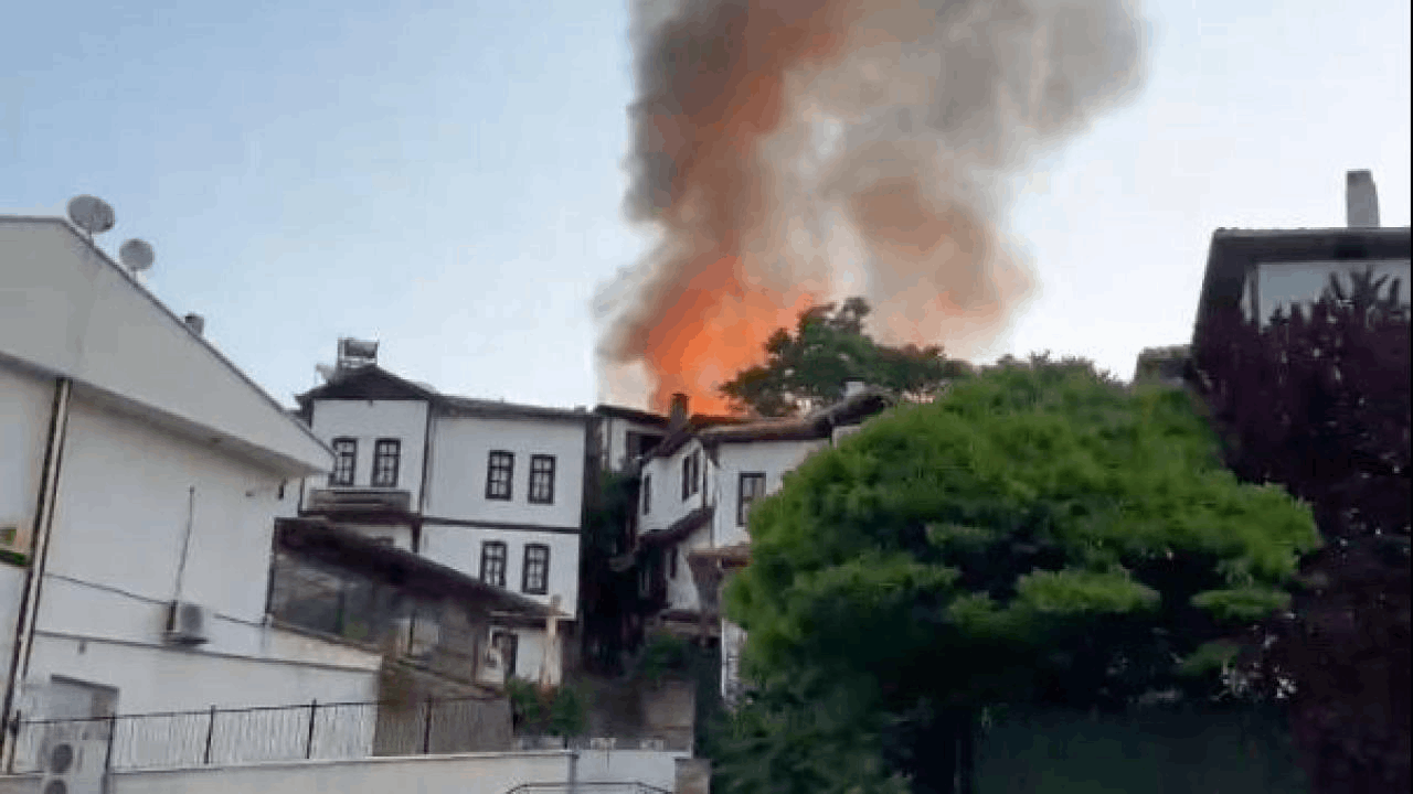 Beypazarı’ndaki yangında 6 konak zarar gördü