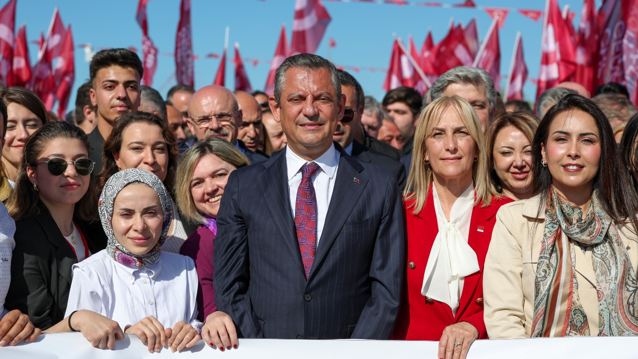 CHP Genel Başkanı Özgür Özel Samsunlulara seslendi: İktidar için bugün ilk adımı atmalısınız