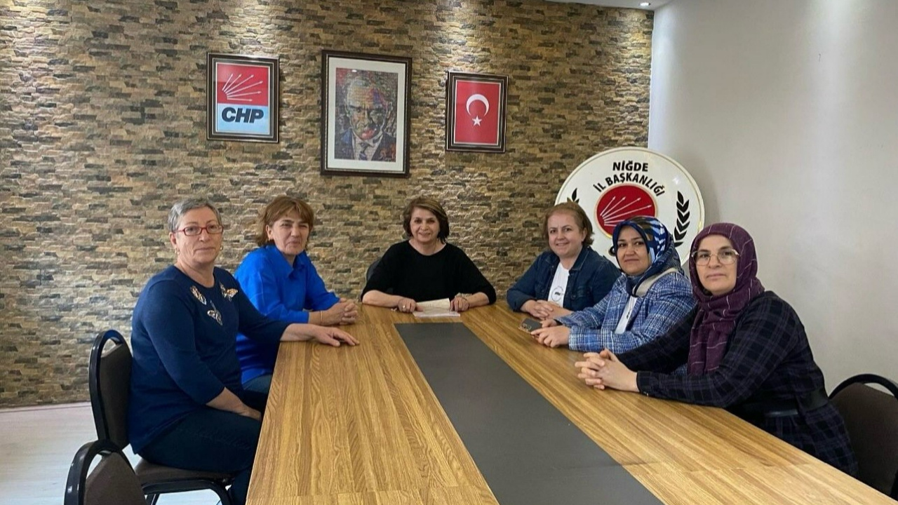 CHP Niğde İl Kadın Kolları Başkanı Yaşar ve yönetimi istifa etti