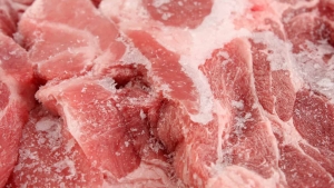 Donmuş eti 10 dakikada çözen yöntem bulundu: Tezgah üzerinde bekletmeye son. Donmuş et hızlıca nasıl çözdürülür?