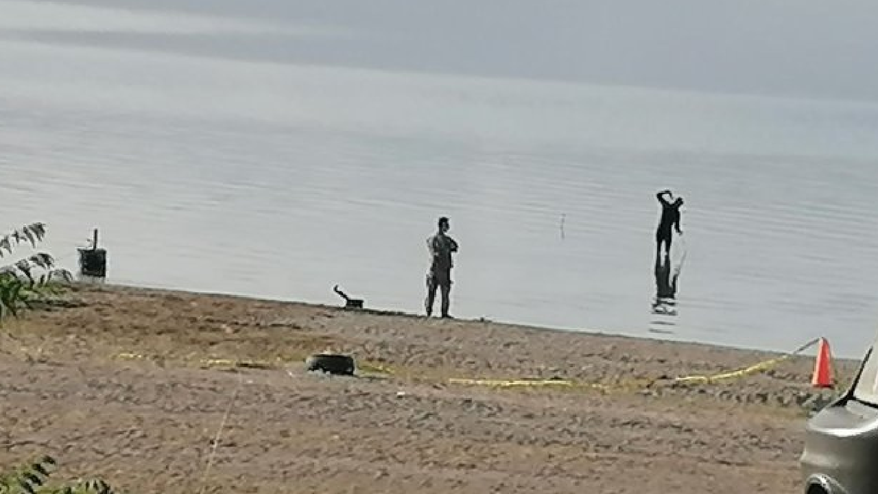 Eğirdir Gölü’nde bulunan el bombaları imha edilmek üzere gölden çıkarıldı