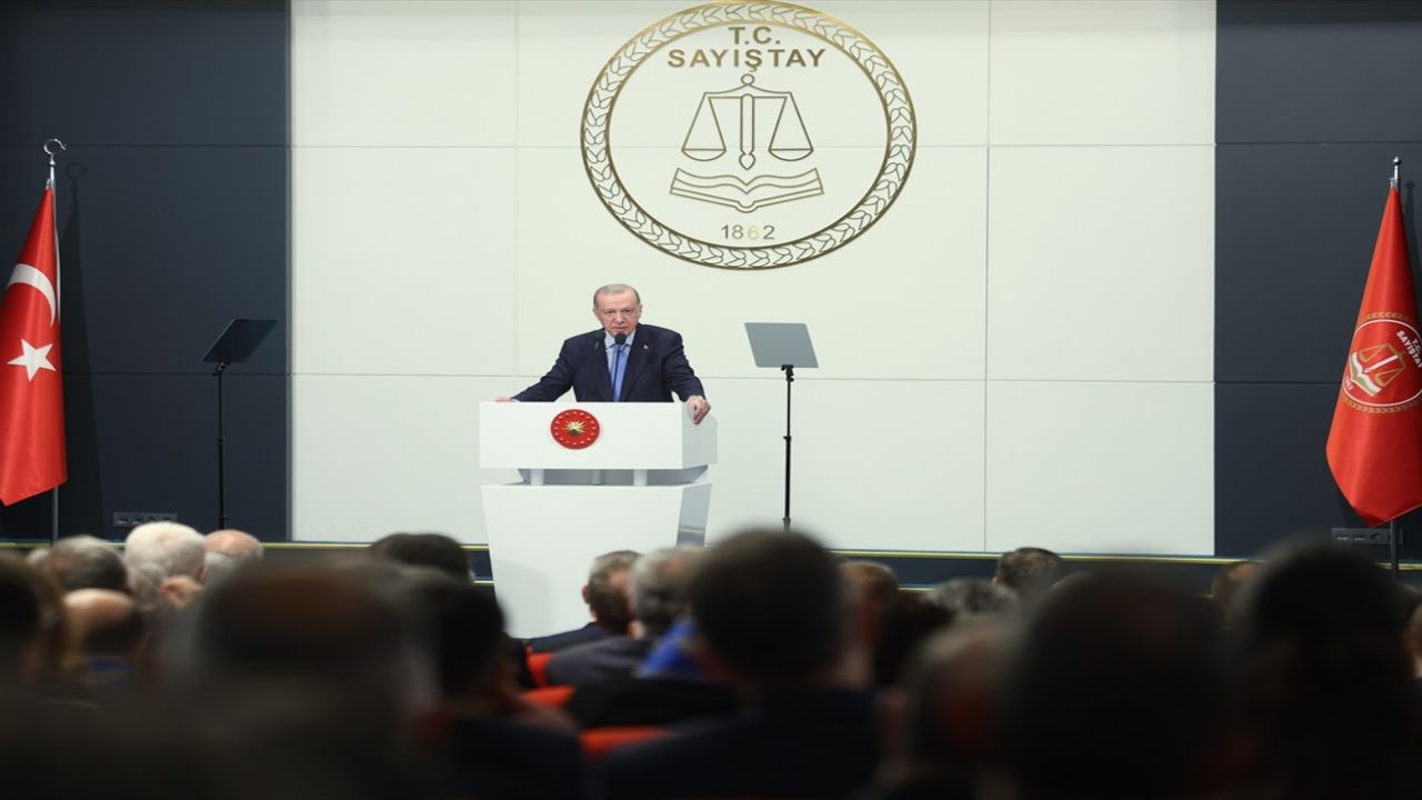 Erdoğan’ın hedefinde yine İmamoğlu var: “Milletin cebinden Roma turu”