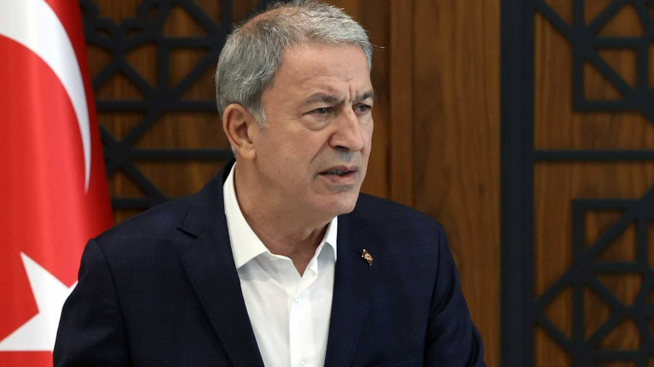 Hulusi Akar mikrofonu açık unuttu: Komisyona gelen ‘bilgi’ açığa çıktı