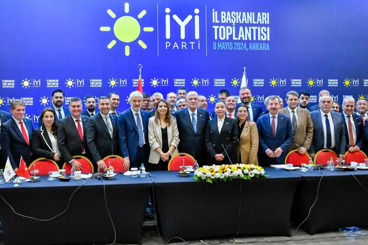 İYİ Parti Genel Başkanı Müsavat Dervişoğlu İl Başkanlarıyla Toplantı Yaptı