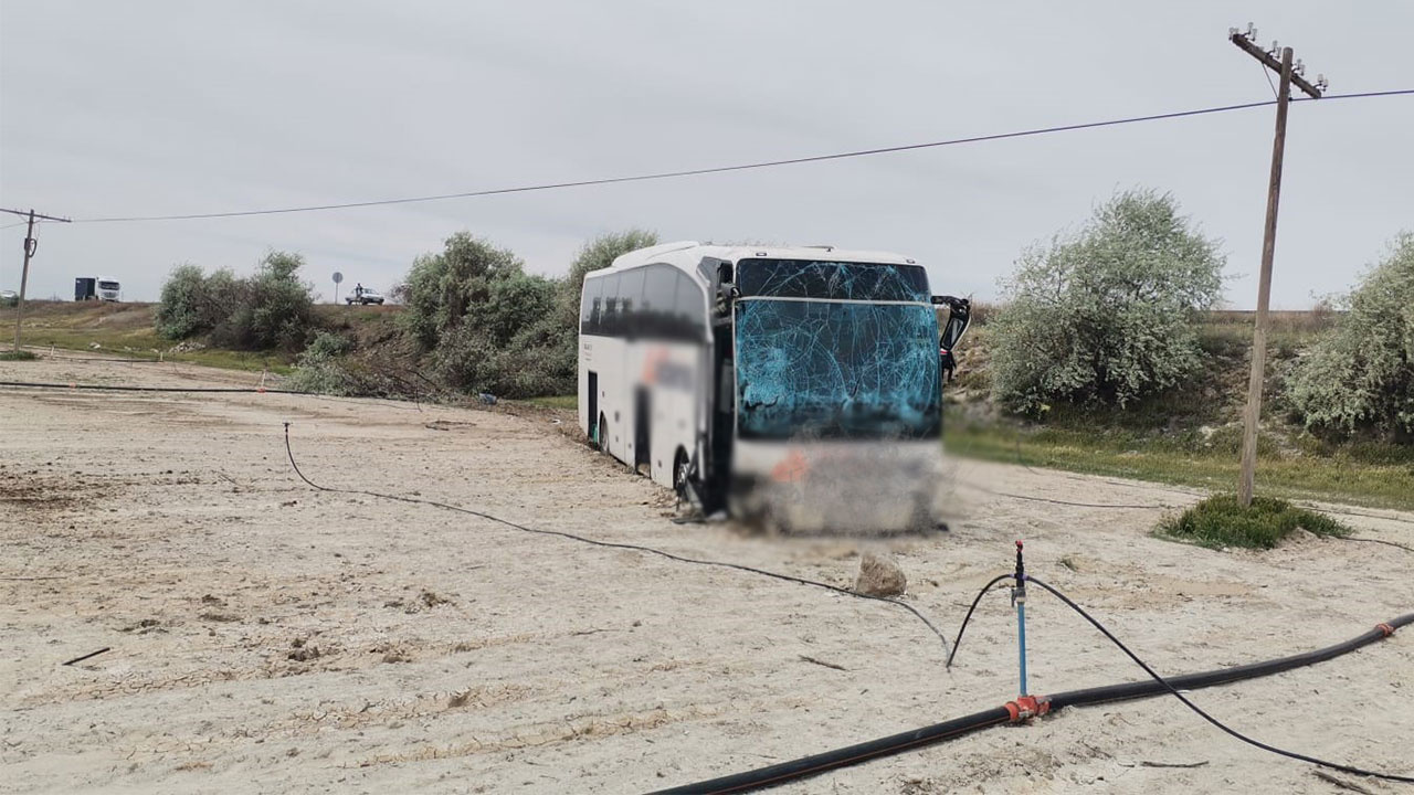 Kayseri’de yolcu otobüsü tarlaya uçtu: 4 yaralı var