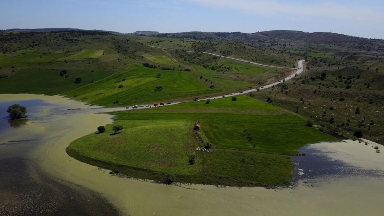 Kütahya’da linyit işletmesinde heyelan! Gölet taştı, araziler sular altında kaldı!