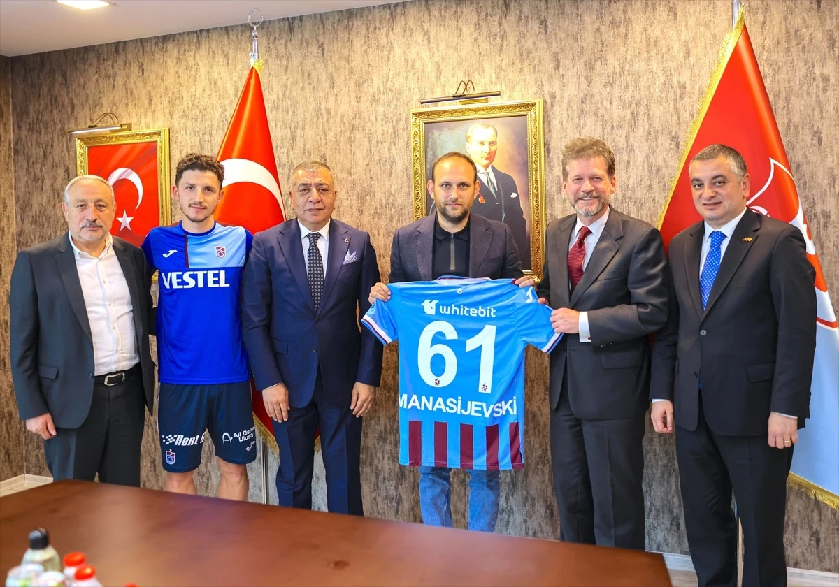 Kuzey Makedonya Büyükelçisi Trabzonspor Kulübünü Ziyaret Etti