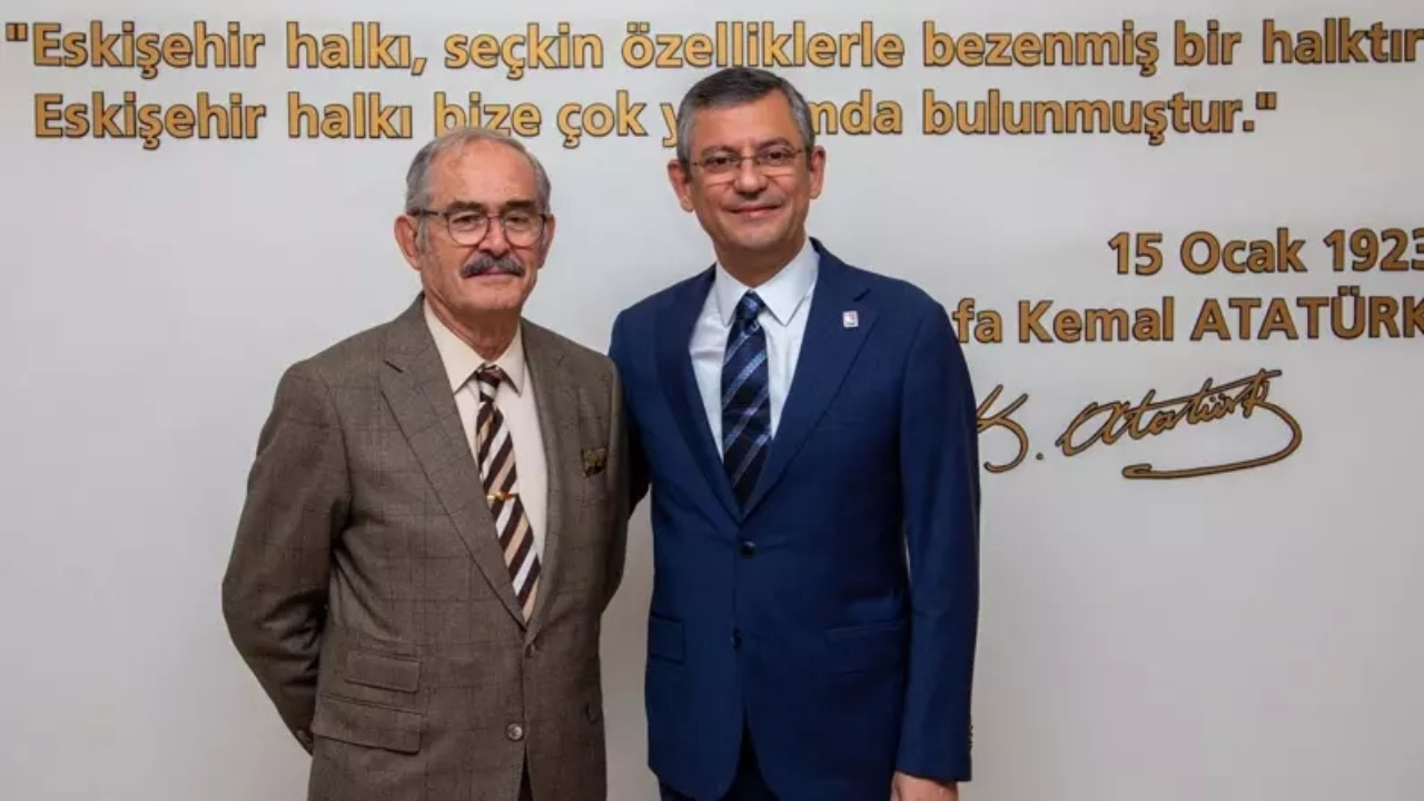 Özgür Özel’den Yılmaz Büyükerşen açıklaması: ‘Yeri dolmaz’ denilecek bir isim