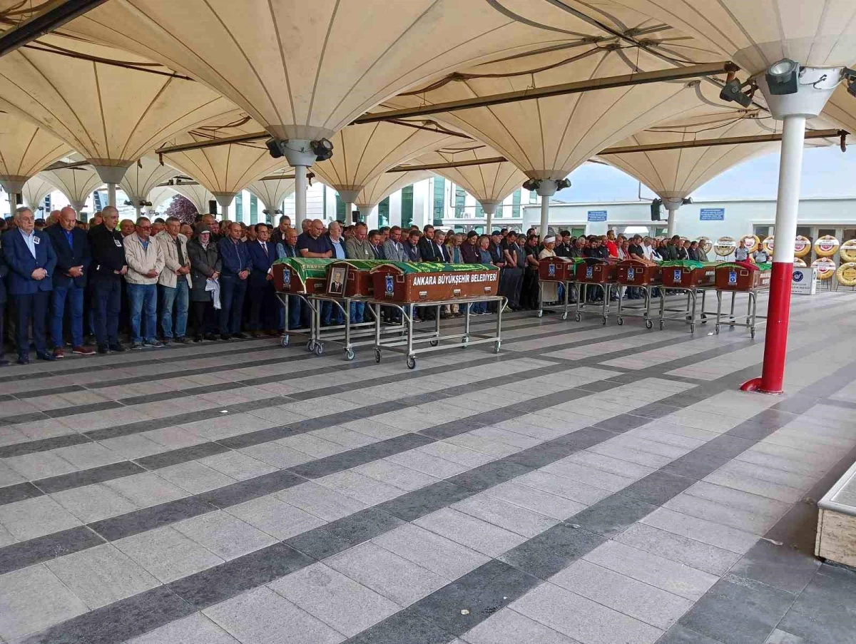 Ankara’da Takıntılı Adam Tarafından Öldürülen Kadın Son Yolculuğuna Uğurlandı