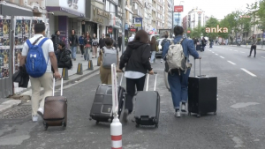 Taksim yasağı İstanbul’da hayatı felç etti: Turistler havaalanına ulaşmakta zorlandı