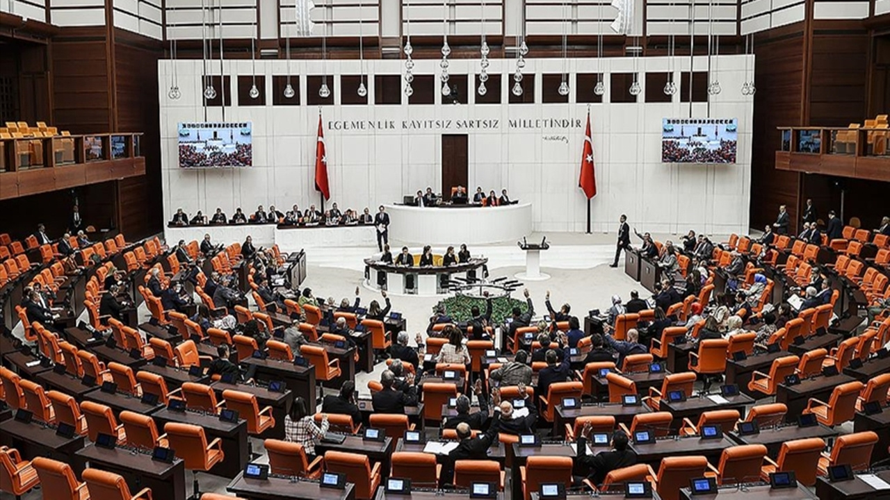 TBMM’de muhalefetin önerileri reddedildi: Uygur Türkleri ve Poliklinik Hizmetleri gündeme geldi