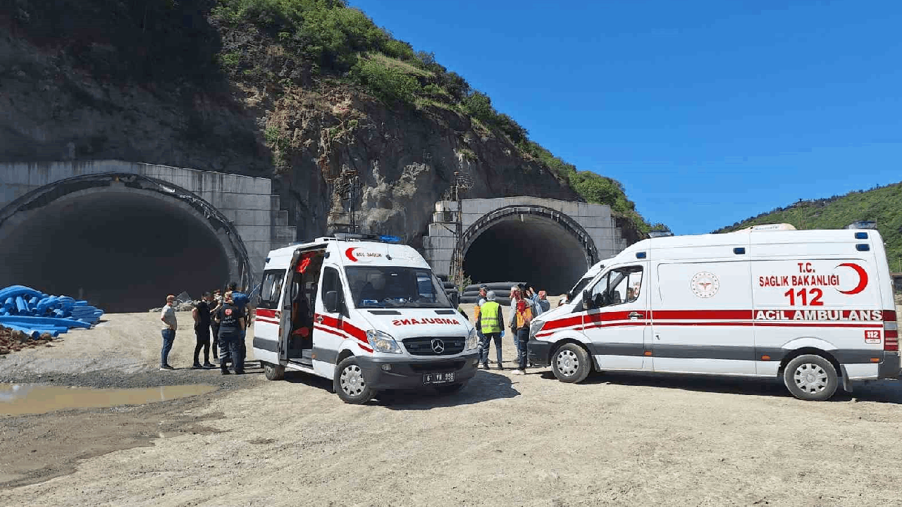 Trabzon’da tünel iskelesi çöktü: 5 işçi yaralandı